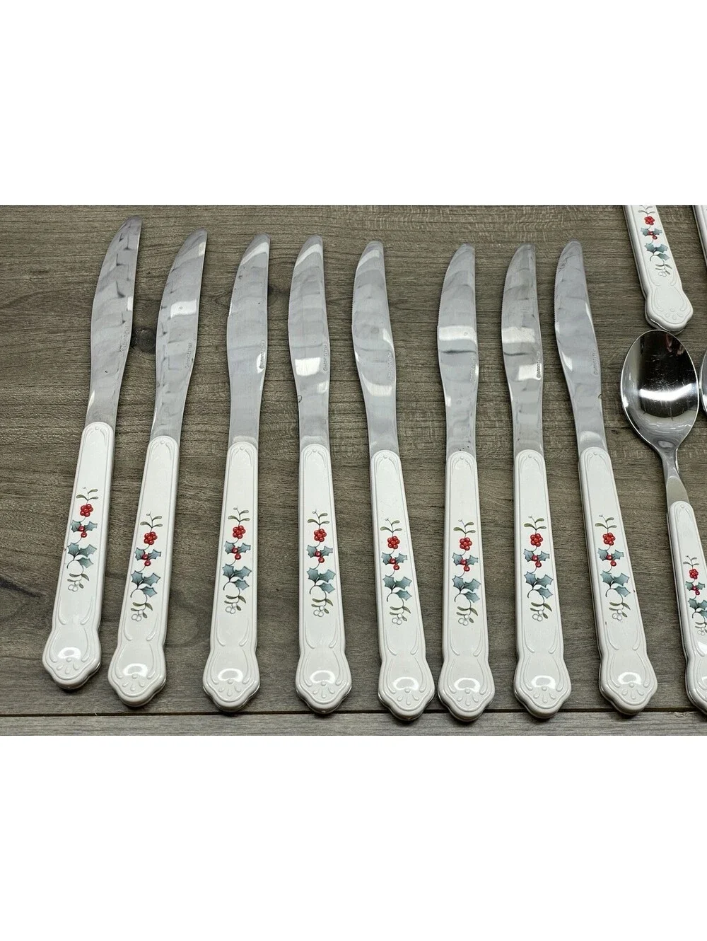Pfaltzgraff Snow Village Flatware 8 Place Settings **39 Pcs Stainless Silverware